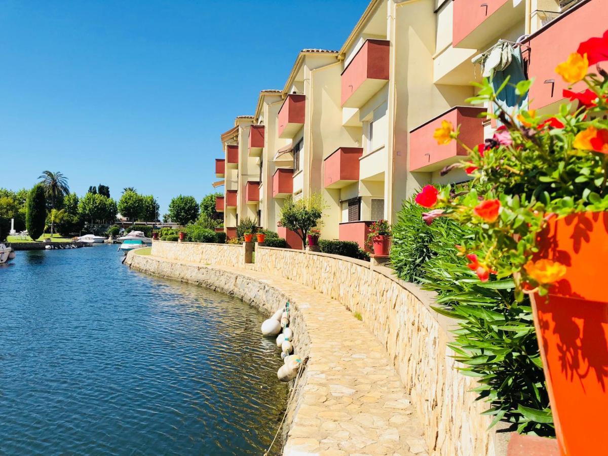 Apartment Port Sotavent: Canal-view With Pool In Marina